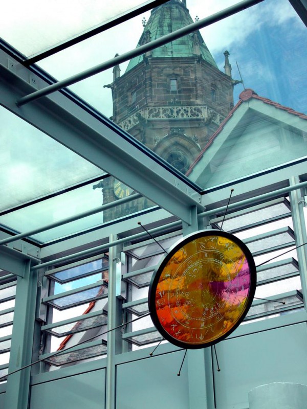 Glaskunst im Rathaus und Kirchturm